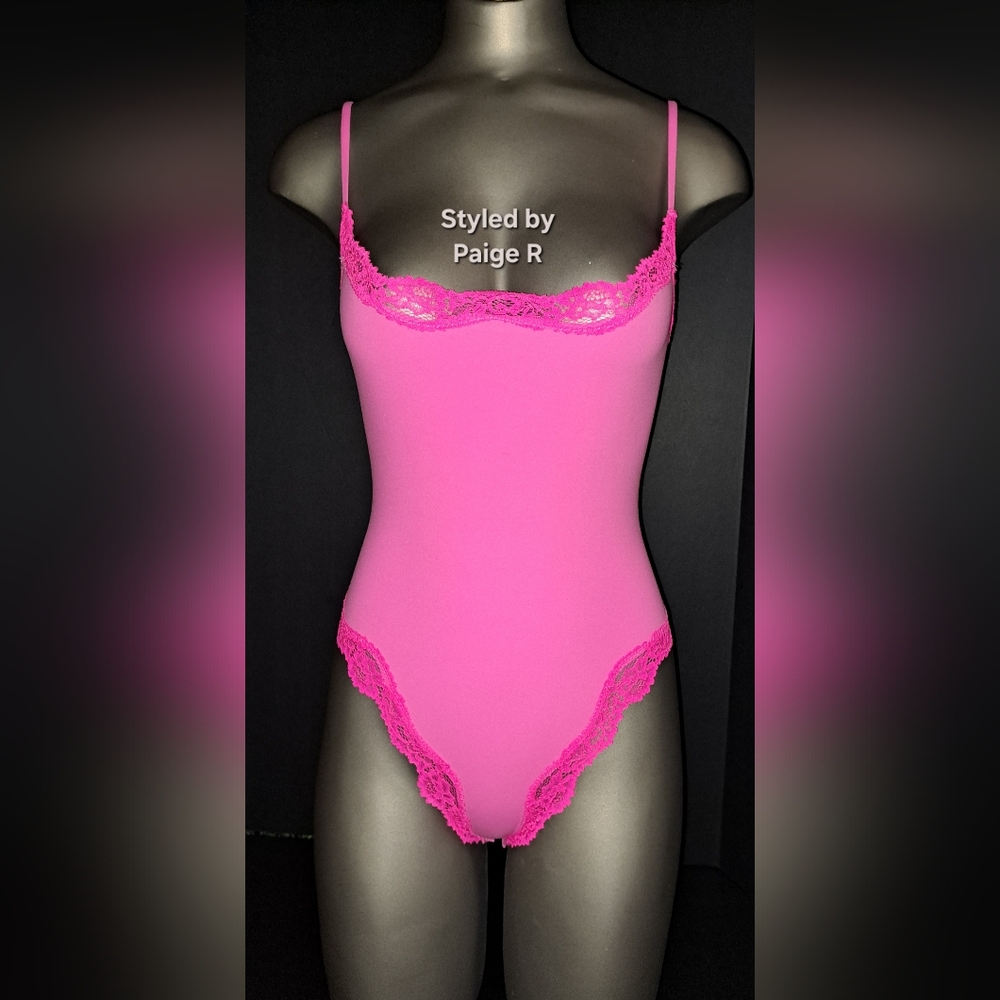 💕NWT SKIMS RARE HTF Fits Everybody Lace Cami Bodysuit Pink TAFFY MULTI S